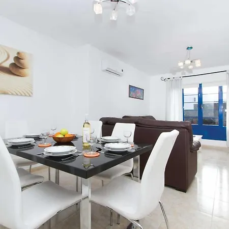 Villa Playa Blanca Sleeps 6 Air Con Wifi